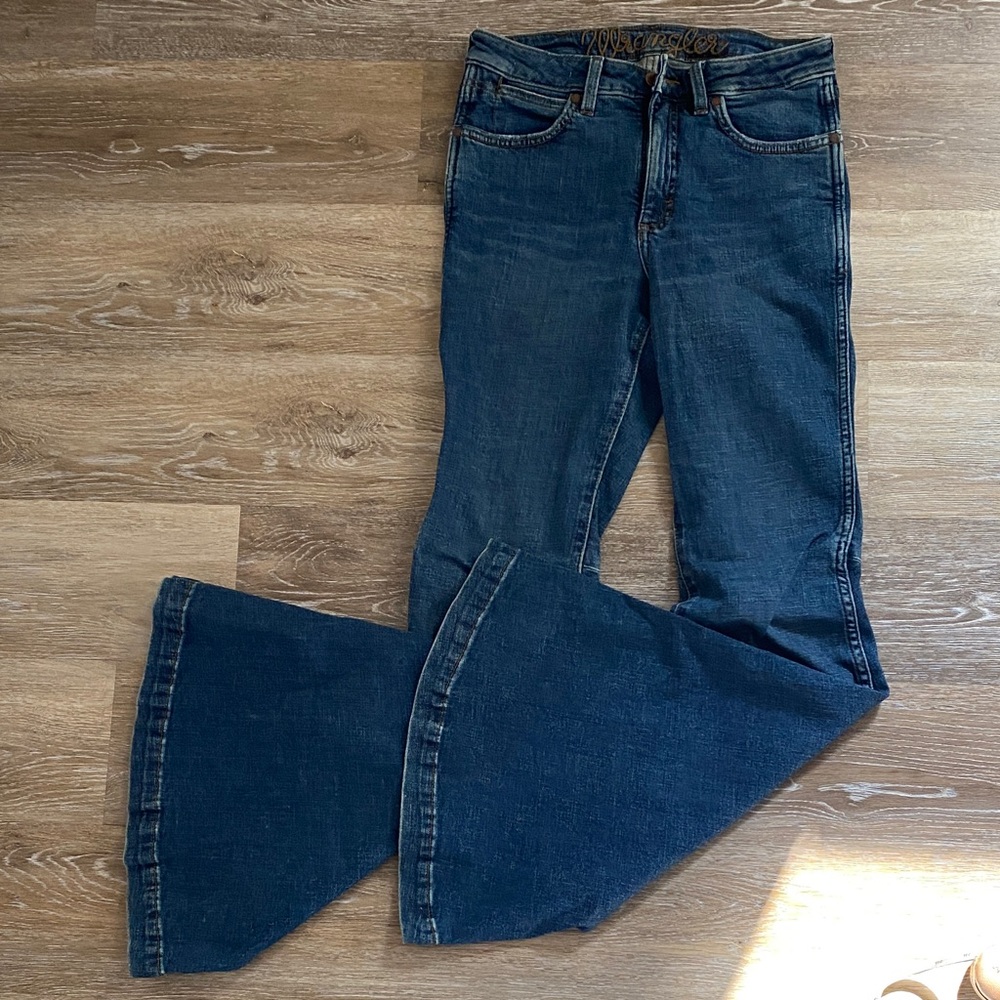 Wrangler Bell Bottom Jeans - Women’s 26x34